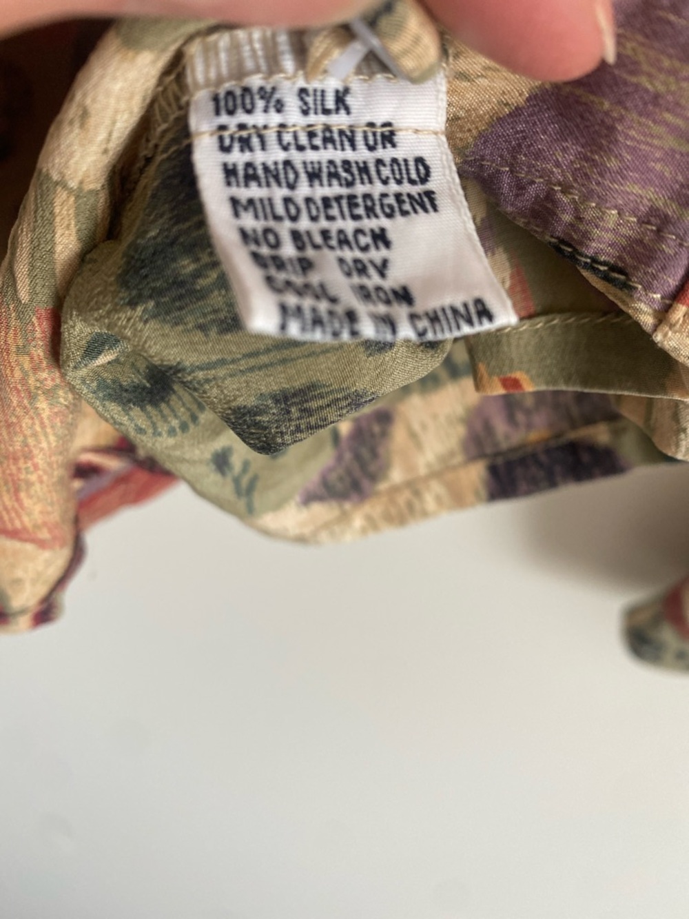 Vintage Silk Tapestry Blouse | Covered Buttons | Fluid Fit | Fits Various - Picture 7 of 13